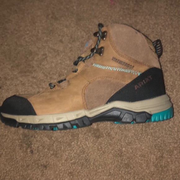 Women’s Ariat waterproof work boots - Picture 2 of 5